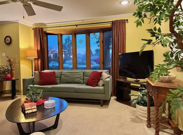 Des Plaines, IL 60016,911 E Villa Drive