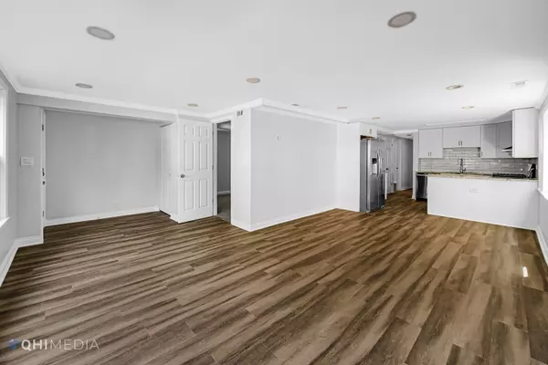 Evanston, IL 60202,135 Custer Avenue #1