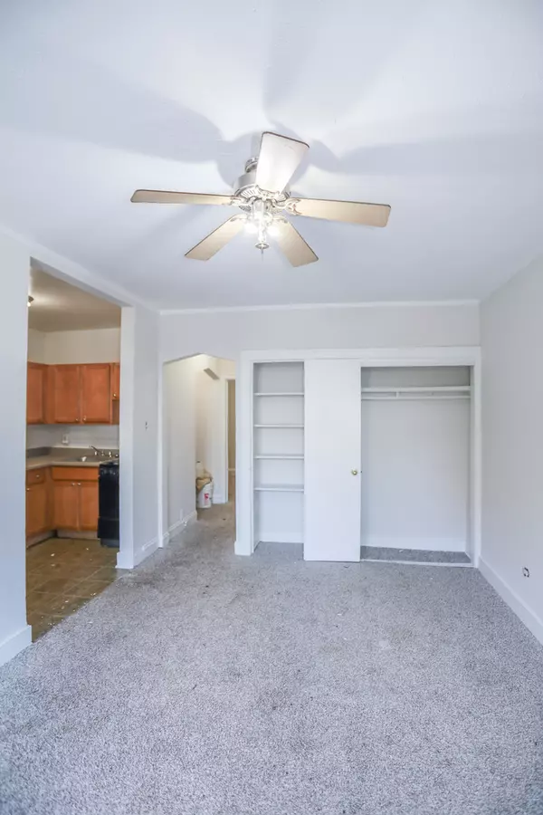 Chicago, IL 60615,5210 S Woodlawn Avenue #107