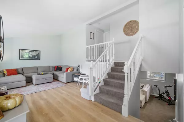 Buffalo Grove, IL 60089,484 Chatham Circle