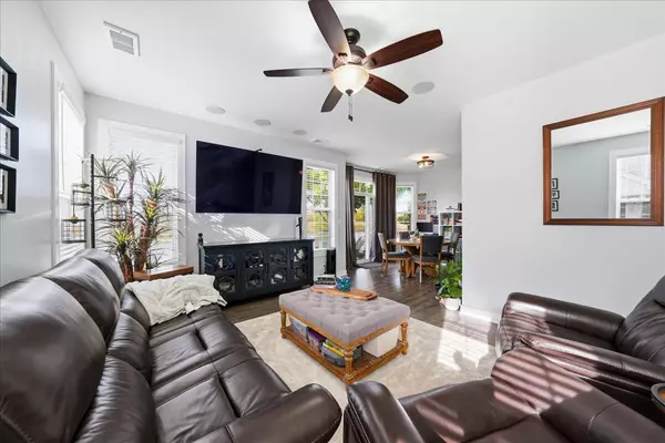 Oswego, IL 60543,571 Springbrook N Trail