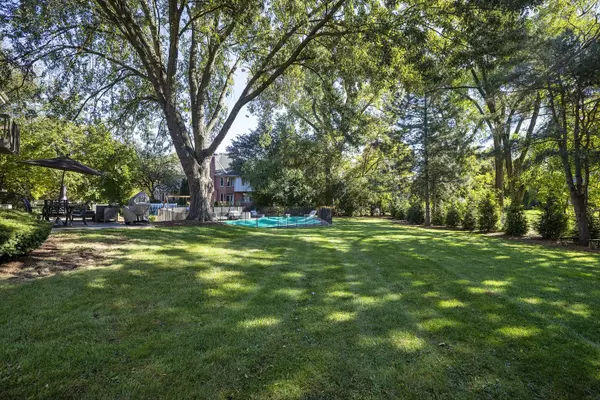 Northbrook, IL 60062,1925 Ivy Lane