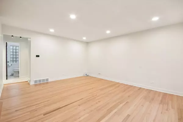 Elmhurst, IL 60126,470 E Vallette Street