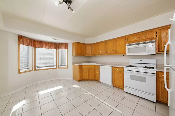 Oak Lawn, IL 60453,6211 W 94th Street #2SE