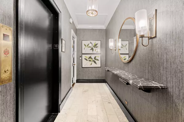 Chicago, IL 60613,3750 N Lake Shore Drive #16H