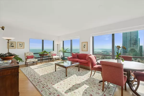 Chicago, IL 60602,130 N Garland Court #5204