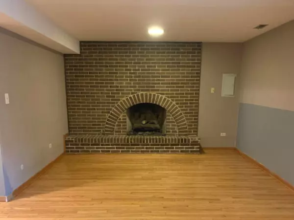 Lombard, IL 60148,1073 Foxworth Boulevard