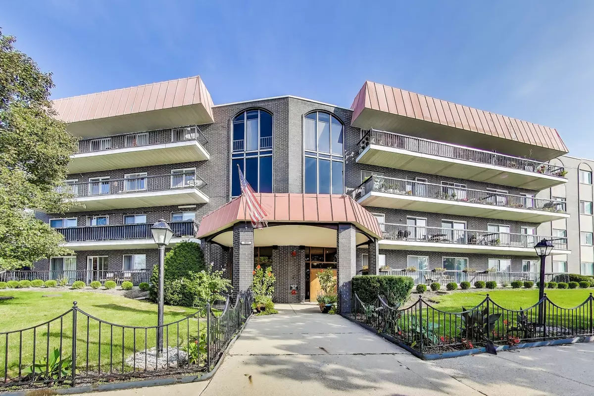 Skokie, IL 60077,4840 Foster Street #107