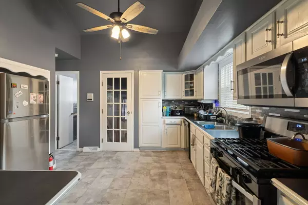 South Holland, IL 60473,15607 Gouwens Lane