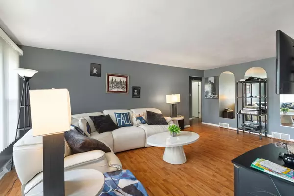 South Holland, IL 60473,15607 Gouwens Lane