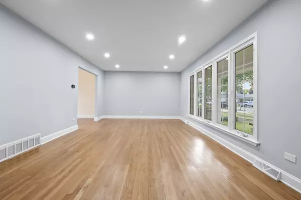 Mount Prospect, IL 60056,1813 E Wood Lane