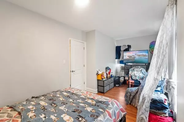 Chicago, IL 60629,6918 S Talman Avenue #2