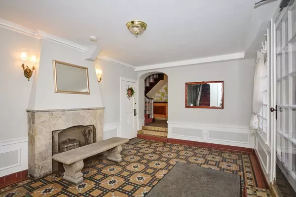 Evanston, IL 60201,1112 Grove Street #2B