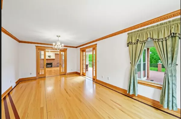 Lake Forest, IL 60045,300 N BRADLEY Road