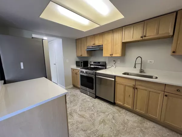 Schaumburg, IL 60194,936 Cardiff Court #NA