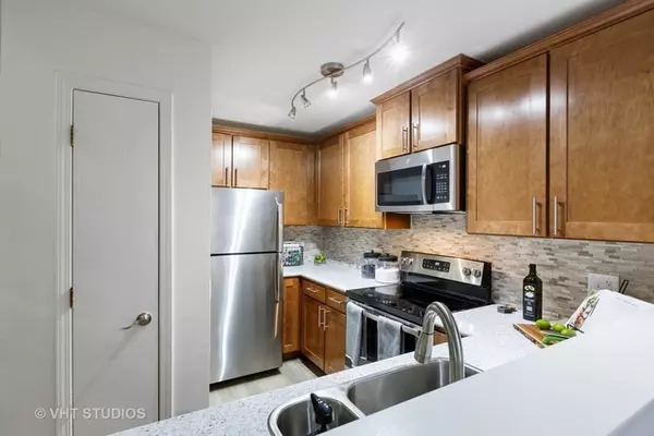 Schaumburg, IL 60173,1691 E Green Briar Drive #3822