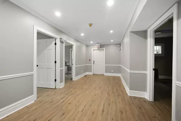 Naperville, IL 60563,610 N Washington Street #2-2