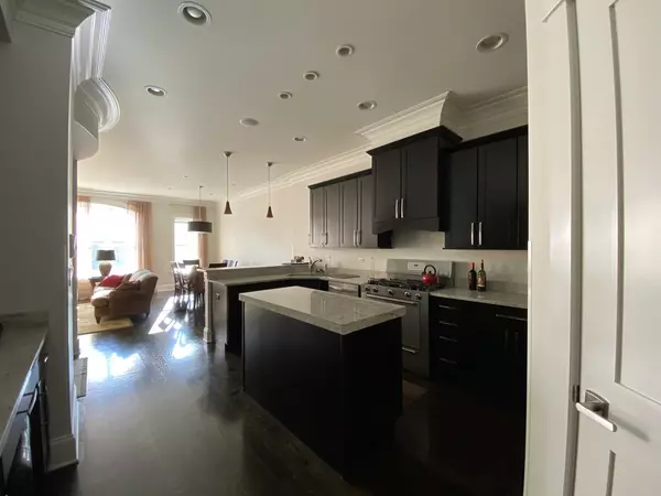 Chicago, IL 60618,Address not disclosed