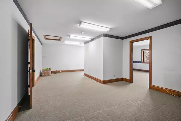 Naperville, IL 60563,610 N Washington Street #2-1