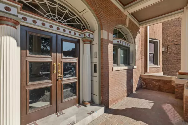 Chicago, IL 60615,444 E 48th Street #1W