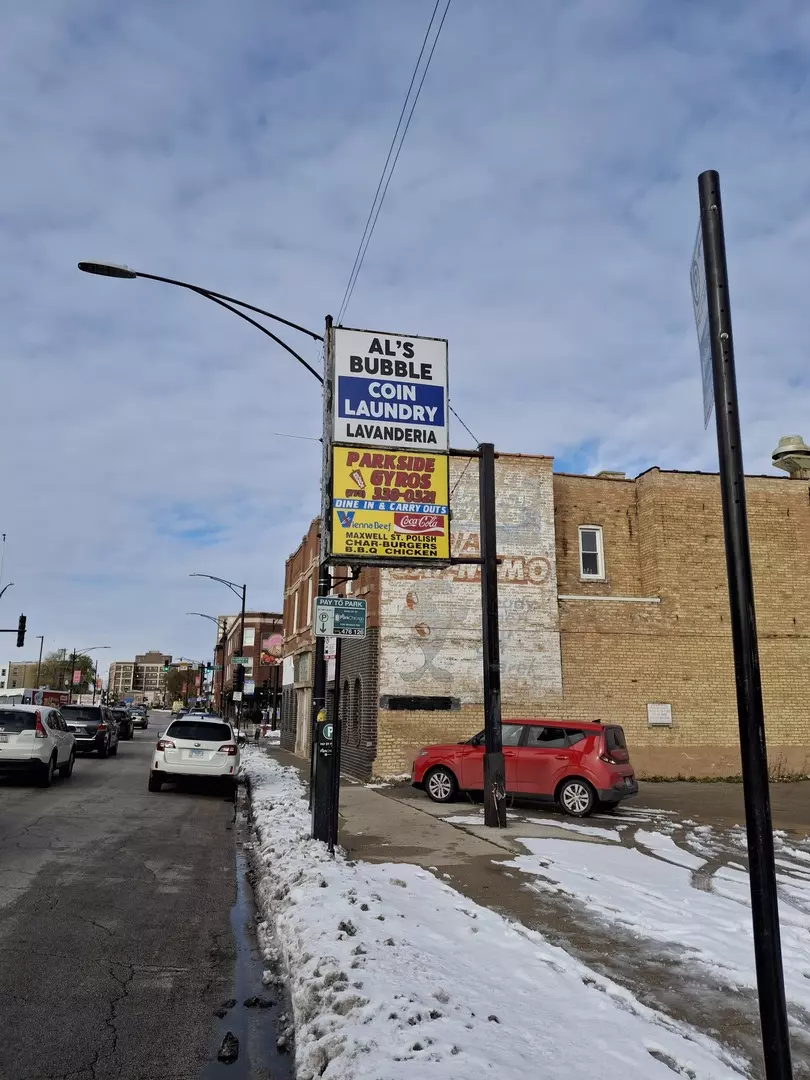 Chicago, IL 60626,7355 N Clark Street
