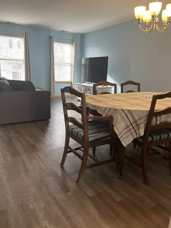 Pingree Grove, IL 60140,932 Clover Lane