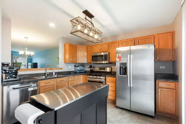 Pingree Grove, IL 60140,932 Clover Lane