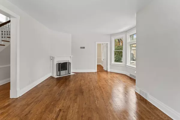 Chicago, IL 60625,2135 W Leland Avenue