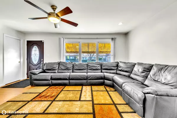 Skokie, IL 60076,7528 Kenneth Avenue