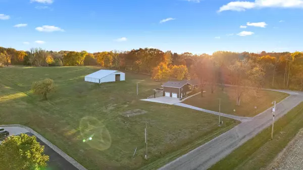 15945 Gresham Road, Mackinaw, IL 61755