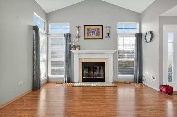 Bartlett, IL 60103,370 Ashford Circle #4