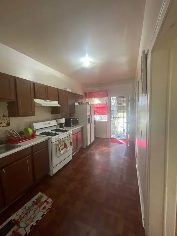 Chicago, IL 60624,Address not disclosed