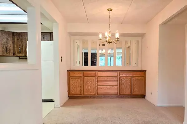 Gurnee, IL 60031,650 Whitney Court #108