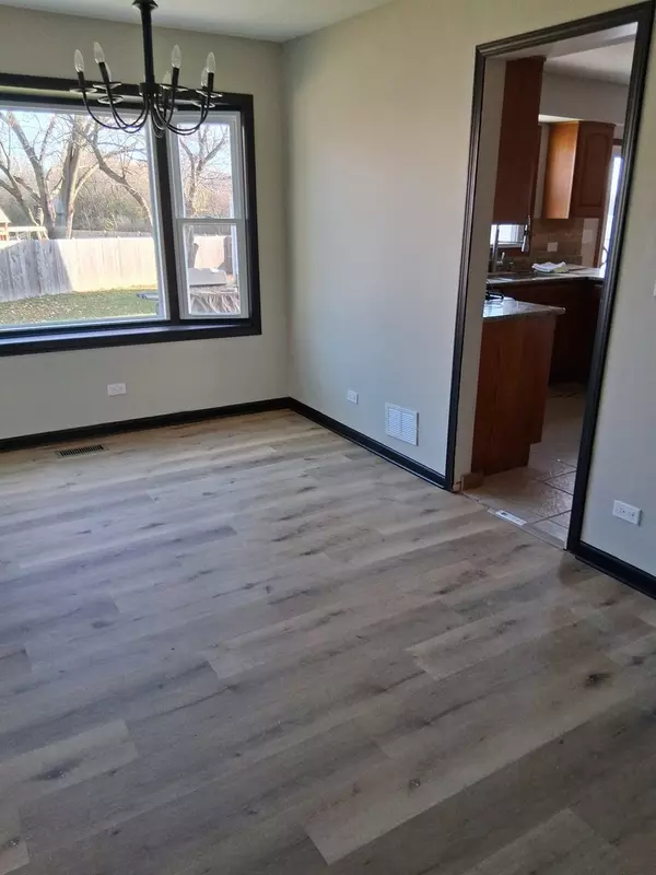 Elk Grove Village, IL 60007,1210 diane Lane