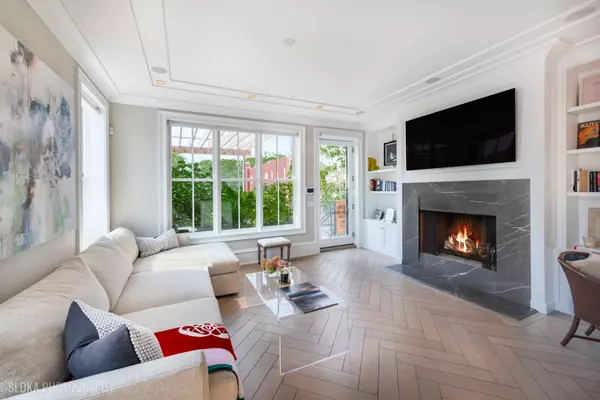 Chicago, IL 60614,1942 N Sedgwick Street #PH