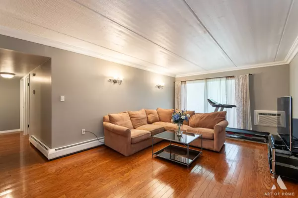 Downers Grove, IL 60516,7930 Woodglen Lane #204