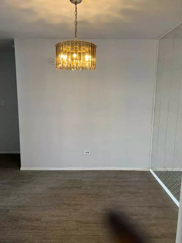 Glendale Heights, IL 60139,208 Shorewood Drive #3-2C