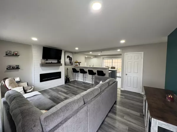 Hanover Park, IL 60133,8112 S Applewood Court