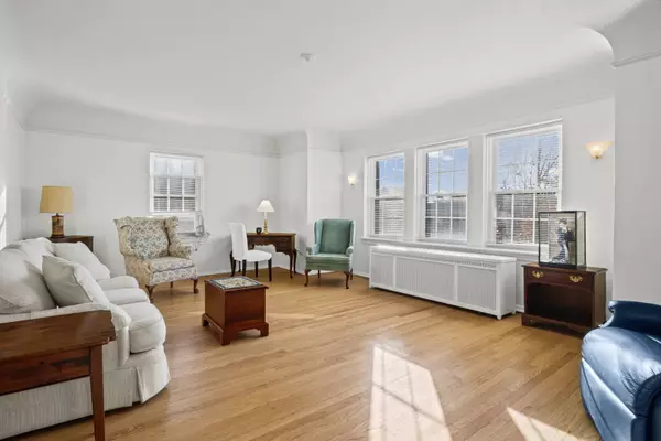 Skokie, IL 60076,8037 Kenton Avenue #2S