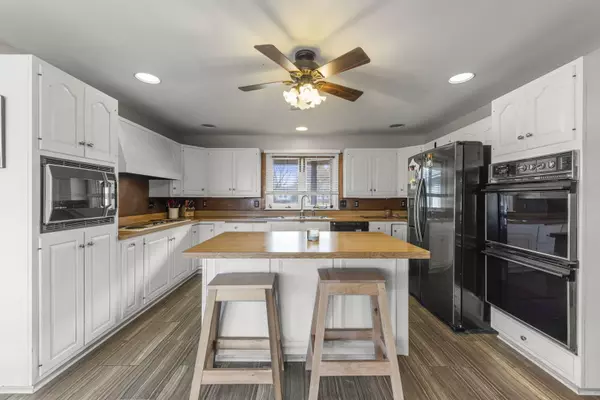 Huntley, IL 60142,10501 Cindy Jo Avenue