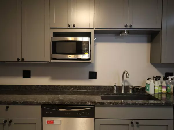 Evanston, IL 60203,9433 Lincolnwood Drive