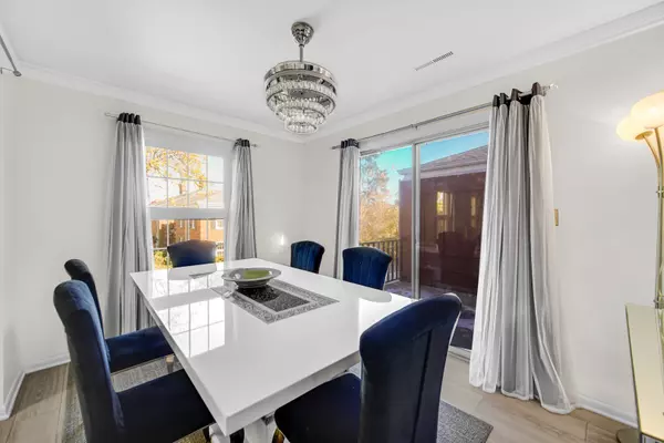 Crystal Lake, IL 60014,521 Coventry Lane #12