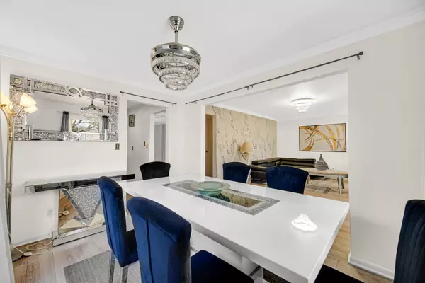 Crystal Lake, IL 60014,521 Coventry Lane #12