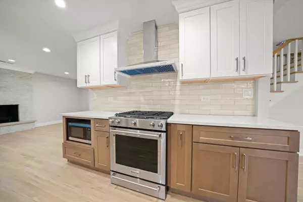 Willowbrook, IL 60527,7925 William Drive