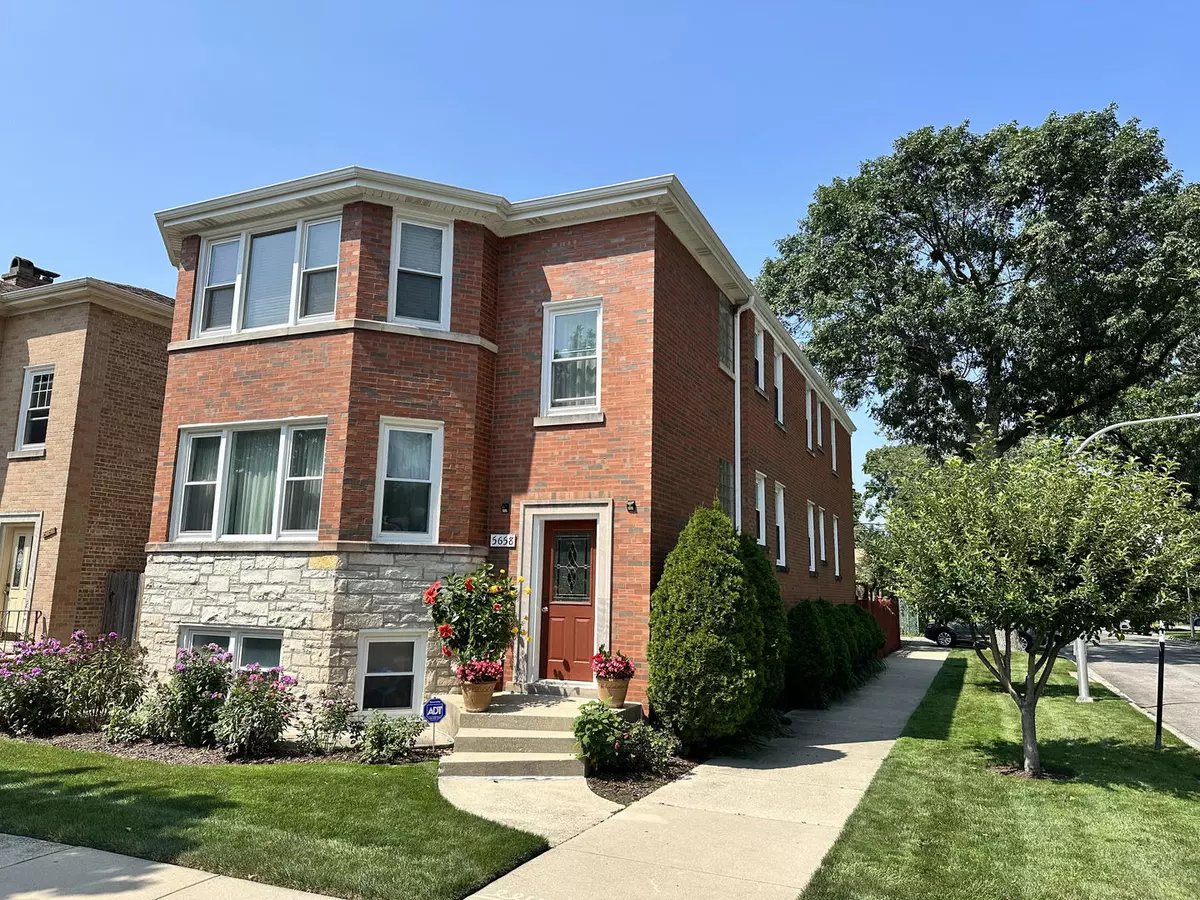 Chicago, IL 60659,5658 N Richmond Street #2