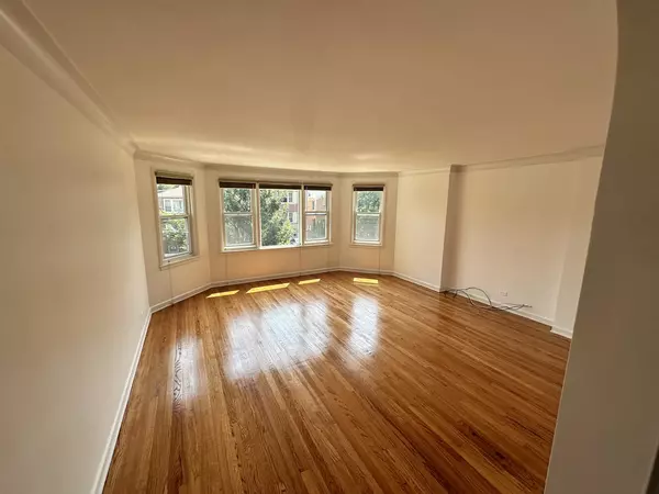 Chicago, IL 60659,5658 N Richmond Street #2