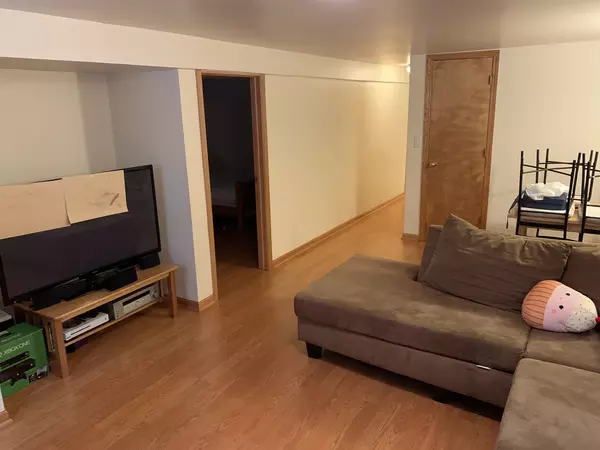 Chicago, IL 60659,5830 N Rockwell Street #G