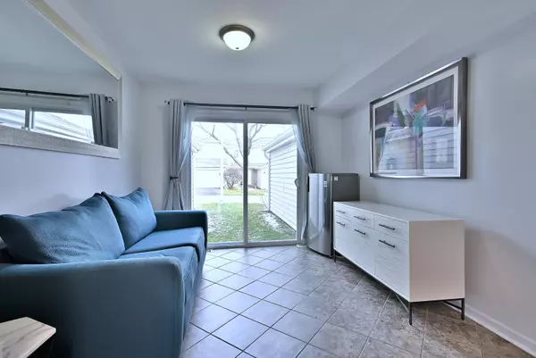 Hoffman Estates, IL 60169,658 Claridge Circle