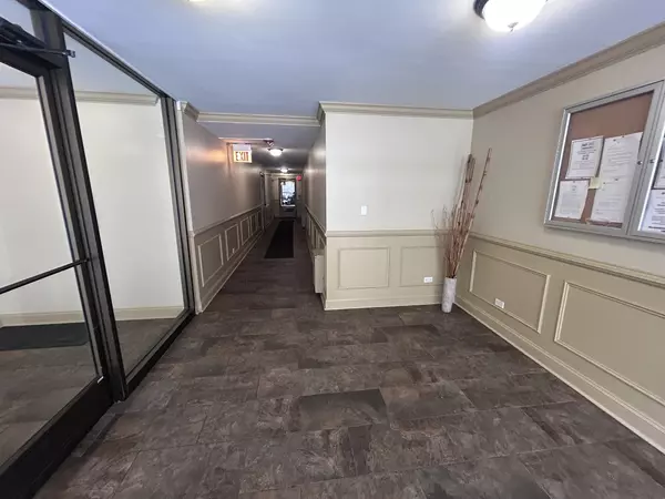 Elmwood Park, IL 60707,7300 W North Avenue #6C