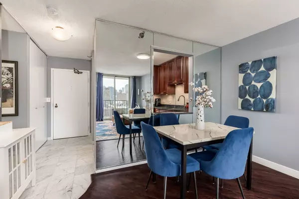 Chicago, IL 60610,1212 N La Salle Drive #2303